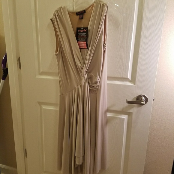 Lady's cocktail dress - Picture 2 of 3